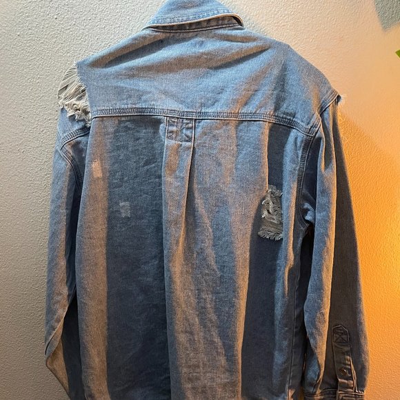 Oversized distressed jean jacket/ denim flannel - Picture 3 of 7